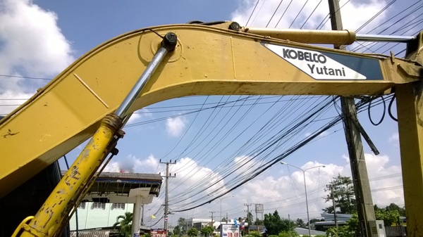 รถแบคโฮ ยี่ห้อ KOBELCO รุ่น SK200 MARK 3