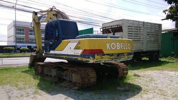 รถแบคโฮ ยี่ห้อ KOBELCO รุ่น SK200 MARK 3