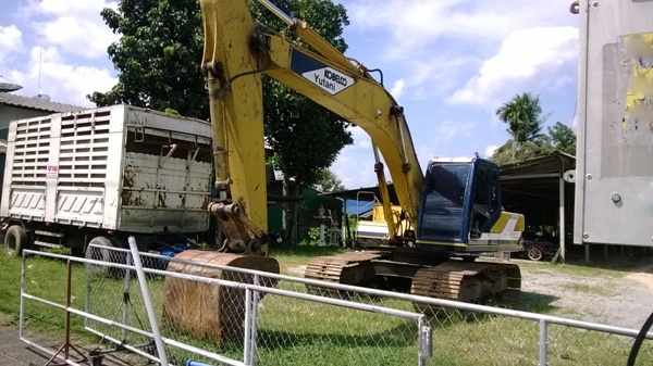 รถแบคโฮ ยี่ห้อ KOBELCO รุ่น SK200 MARK 3