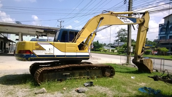 รถแบคโฮ ยี่ห้อ KOBELCO รุ่น SK200 MARK 3