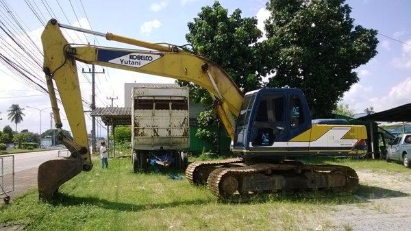 รถแบคโฮ ยี่ห้อ KOBELCO รุ่น SK200 MARK 3