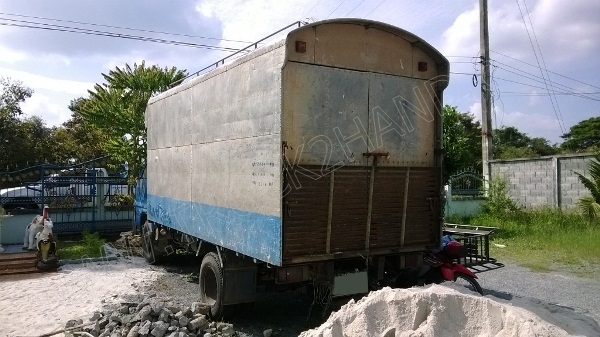 รถบรรทุก 6 ล้อ ยี่ห้อ ISUZU