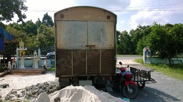 รถบรรทุก 6 ล้อ ยี่ห้อ ISUZU