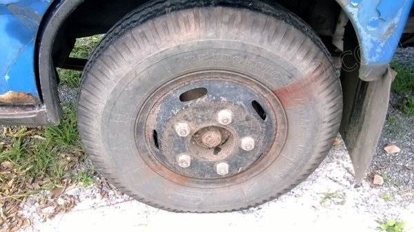 รถบรรทุก 6 ล้อ ยี่ห้อ ISUZU