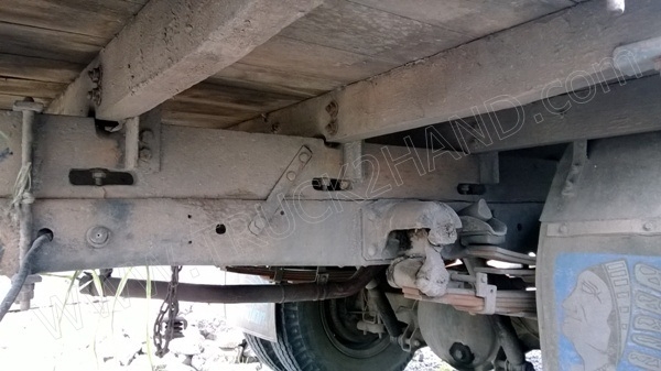 รถบรรทุก 6 ล้อ ยี่ห้อ ISUZU