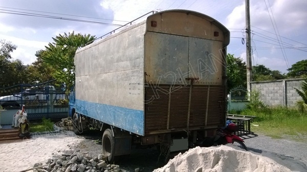 รถบรรทุก 6 ล้อ ยี่ห้อ ISUZU