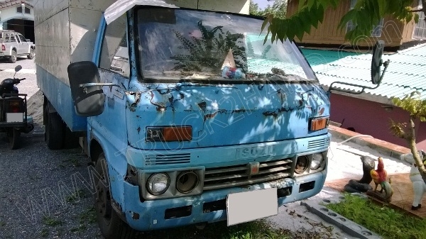 รถบรรทุก 6 ล้อ ยี่ห้อ ISUZU