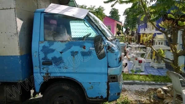 รถบรรทุก 6 ล้อ ยี่ห้อ ISUZU