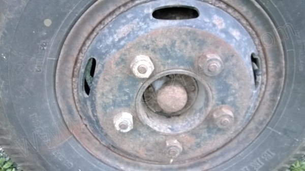 รถบรรทุก 6 ล้อ ยี่ห้อ ISUZU