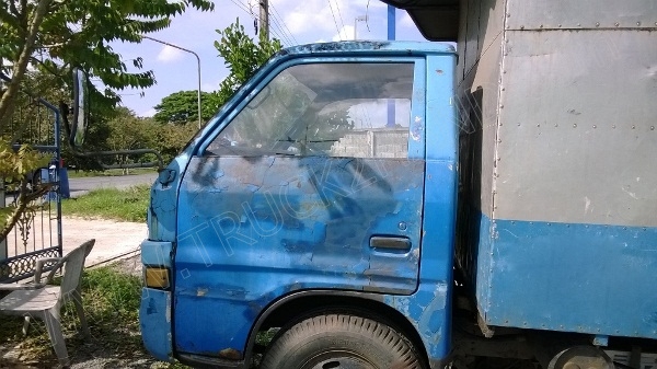 รถบรรทุก 6 ล้อ ยี่ห้อ ISUZU