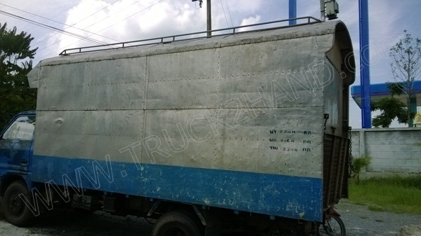 รถบรรทุก 6 ล้อ ยี่ห้อ ISUZU