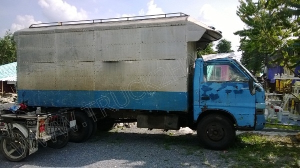 รถบรรทุก 6 ล้อ ยี่ห้อ ISUZU