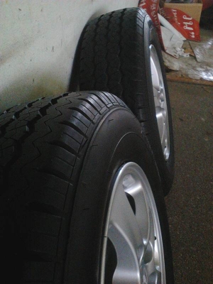 ขายยาง ใหม่ๆ ป้ายแดง ปี 13 พร้อมแม็กใหม่เอี่ยม