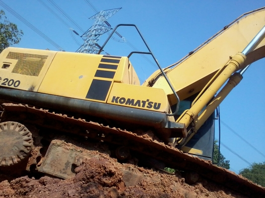 ขายแมคโคโคมัสสุ200 รุ่น 6 เอกสารไฟฟ้าครบเครื่องเดิมปั้มเดิมใบแท็ก 60 \% สภาพจอดเก่า น่าซื้อใช้ 1350000