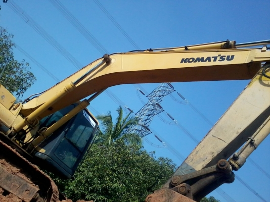 ขายแมคโคโคมัสสุ200 รุ่น 6 เอกสารไฟฟ้าครบเครื่องเดิมปั้มเดิมใบแท็ก 60 \% สภาพจอดเก่า น่าซื้อใช้ 1350000