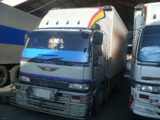 รถบรรทุก 10 ล้อตู้เปียก ยี่ห้อ HINO