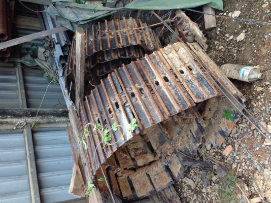 ขายโซ่พร้อมใบ รถแทรคเตอร์ cat d3c ราคาคู่ละ15000บาทติดต่อ วรพจน์0813467572