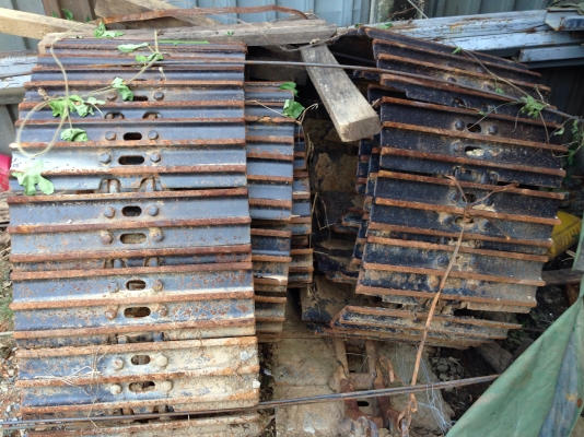 ขายโซ่พร้อมใบ รถแทรคเตอร์ cat d3c ราคาคู่ละ15000บาทติดต่อ วรพจน์0813467572