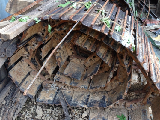 ขายโซ่พร้อมใบ รถแทรคเตอร์ cat d3c ราคาคู่ละ15000บาทติดต่อ วรพจน์0813467572