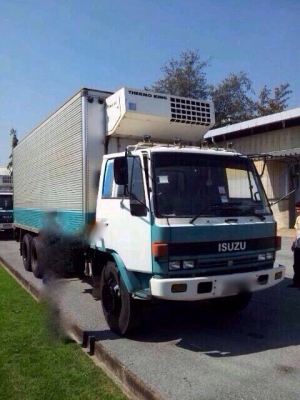 รถอีซูซุ 10 ล้อ ตู้เย็น  175 แรงม้า  ( มีขาย 5 คัน. )  สนใจติดต่อ 081 - 6079515