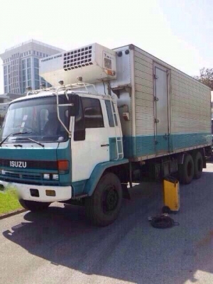 รถอีซูซุ 10 ล้อ ตู้เย็น  175 แรงม้า  ( มีขาย 5 คัน. )  สนใจติดต่อ 081 - 6079515