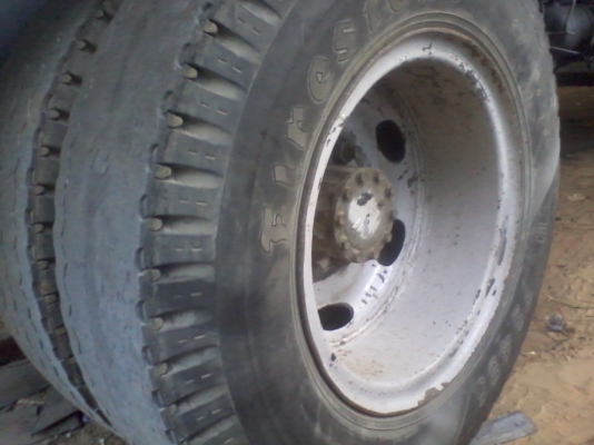 ขาย กระทะล้อ 6รู ขอบ20นิ้ว พร้อมยาง 900/20 ด่วน