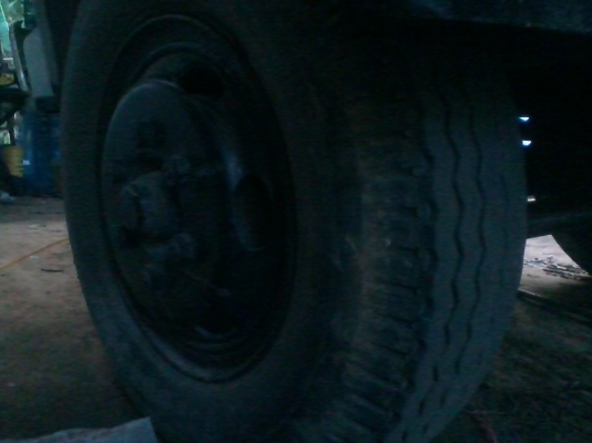 ขาย กระทะล้อ 6รู ขอบ20นิ้ว พร้อมยาง 900/20 ด่วน