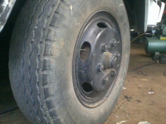 ขาย กระทะล้อ 6รู ขอบ20นิ้ว พร้อมยาง 900/20 ด่วน