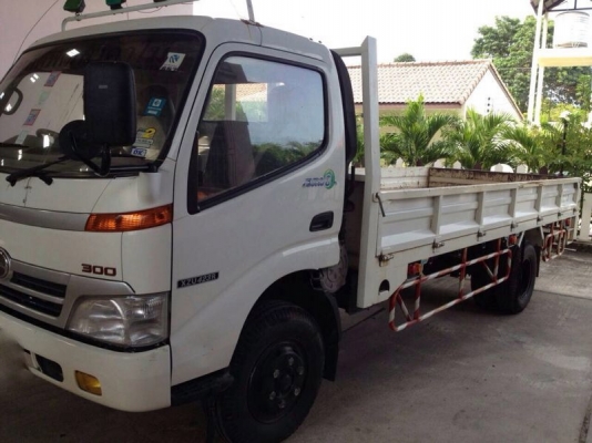 รถฮีโน่ 6 ล้อ ทูโธ่ รั่ว  136 แรงม้า ปี 51  ( รถวิ่ง 2x,xxx กม. )  สนใจติดต่อ 081 - 6079515