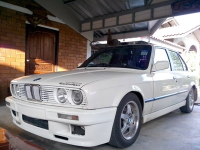 ขายด่วนรถบ้าน BMW316 สีขาว สภาพดีมาก ราคาต่อรองได้ ทดลองขับรับประกันความพอใจ