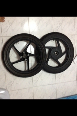 ขายล้อแม็กแท้คลิก1คู่พร้อมยางราคา2500บาทโทร0875077464โส