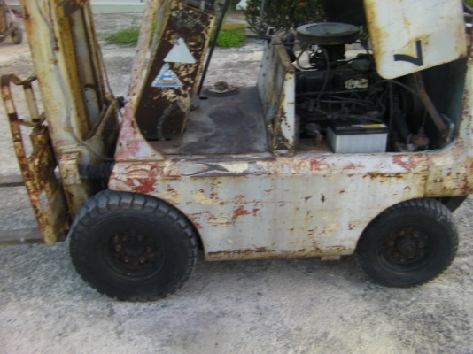 รถยกtoyotaขายตามสภาพขนาด700กิโลราคาถูกรับรองไม่ผิดหวังจัดไป45,000บาทเครื่องแรงปั่มดี