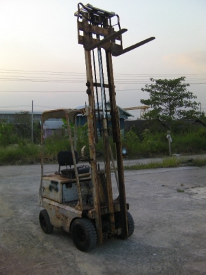 รถยกtoyotaขายตามสภาพขนาด700กิโลราคาถูกรับรองไม่ผิดหวังจัดไป45,000บาทเครื่องแรงปั่มดี