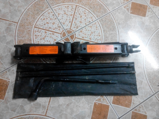 ต้องการขายแม่แรง 1ชุด สภาพดีมาก ยกได้1800กก