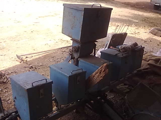 ขายพลานปลูกข้าวโพด,ถั่ว,หยอดปุ๋ย