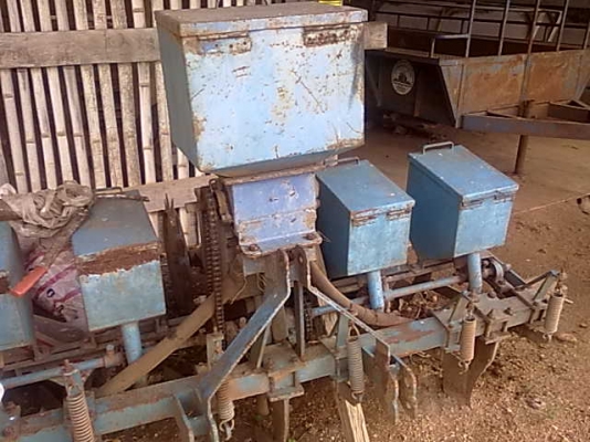 ขายพลานปลูกข้าวโพด,ถั่ว,หยอดปุ๋ย