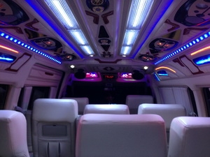 บริการให็เช่ารถตู้ vip พร้อมคนขับ ราคากันเอง
