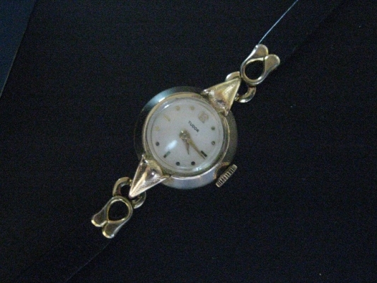 TUDOR ทิวดอ ไขลาน ของสตรี สภาพสมบูรณ์ ทองแปะ เดินดีมาก เดิมๆ ราคาไม่แพงครับ