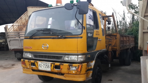ขายด่วนหกล้อติดเครน 3.5 ตันยาว6.5เมตร HINO FF1J  เครื่องJO8 210แรงสภาพพร้อมใช้ราคาถูกโทร 0801515451