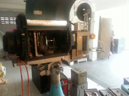 ขายเครื่องเสียงชุดพร้อมอุปกรณ์เครื่องฉายหนังและหนัง 2 เรื่อง