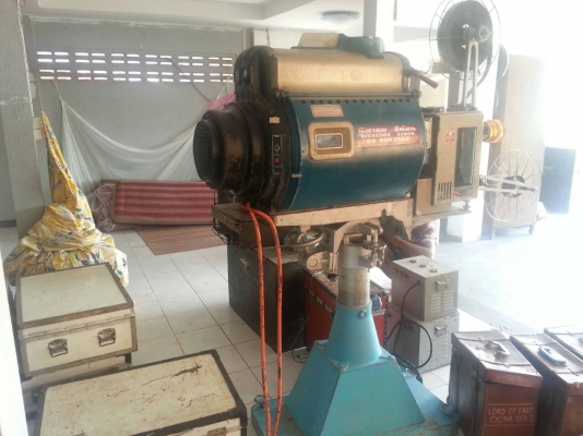 ขายเครื่องเสียงชุดพร้อมอุปกรณ์เครื่องฉายหนังและหนัง 2 เรื่อง