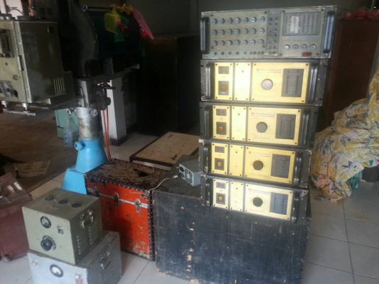 ขายเครื่องเสียงชุดพร้อมอุปกรณ์เครื่องฉายหนังและหนัง 2 เรื่อง