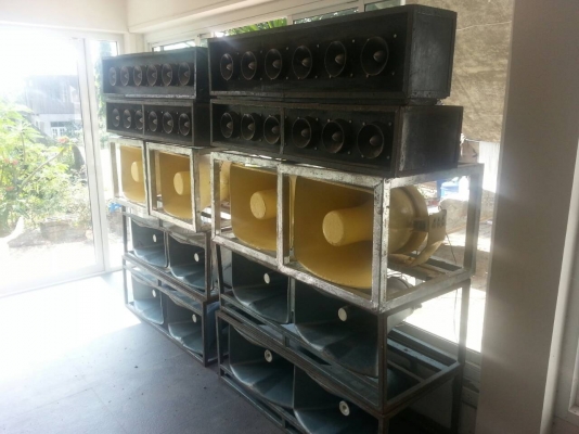 ขายเครื่องเสียงชุดพร้อมอุปกรณ์เครื่องฉายหนังและหนัง 2 เรื่อง