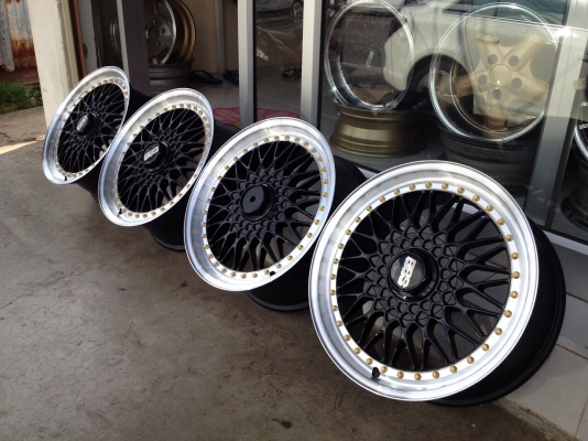 ขายล้อ BBS ขอบ 17x7.5 ET38 4/100-114.3 สีดำขอบเงา หมุดทอง สวยมากครับ