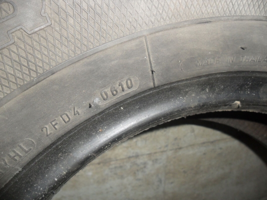 ยาง 235/75R15 ปี10 สวยๆ 1 คู่ ราคา 1800 บาท