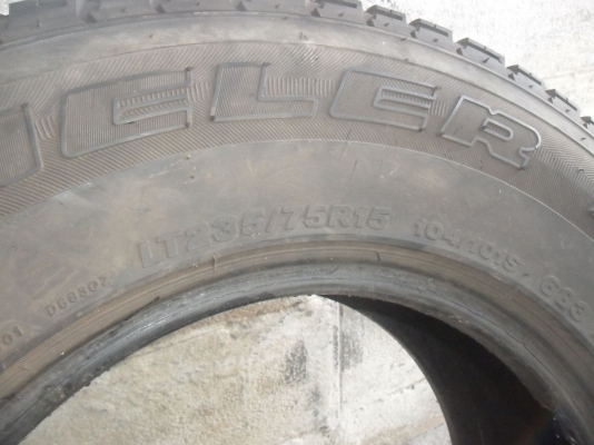 ยาง 235/75R15 ปี10 สวยๆ 1 คู่ ราคา 1800 บาท