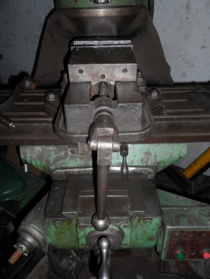 ขายครับขายเครื่องมิลลิ่ง m2 round tower ไต้หวัน อุปกรณ์ยกชุด พร้อมใช้ 45000 บาท ช่างเอก 0814583376 , 029945332