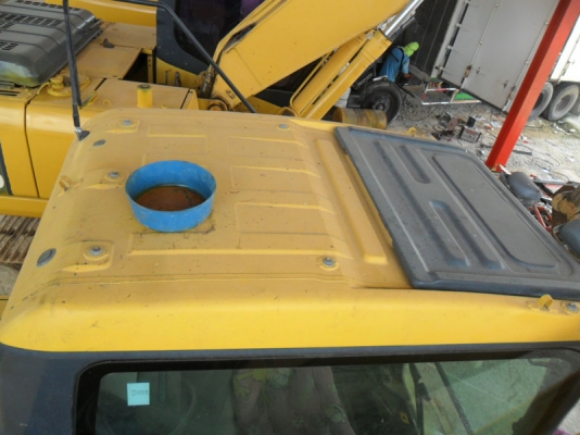 Komatsu PC200-7 ใบแจ้งจำหน่าย สภาพปานกลาง 10000 ชม. มี 3 คัน ราคาเหมา 5000000 บาท Komatsu PC200-7 ใบแจ้งจำหน่าย สภาพปานกลาง 10000 ชม. มี 3 คัน ราคาเหมา 5000000 บาท