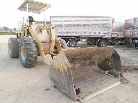 รถตักล้อยาง ยี่ห้อ KOMATSU รุ่น 515-2 รถตักล้อยาง ยี่ห้อ KOMATSU รุ่น 515-2