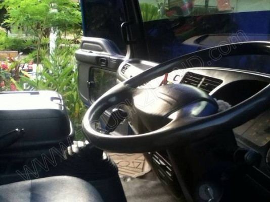 รถบรรทุก 6 ล้อดั๊มพ์ ยี่ห้อ ISUZU